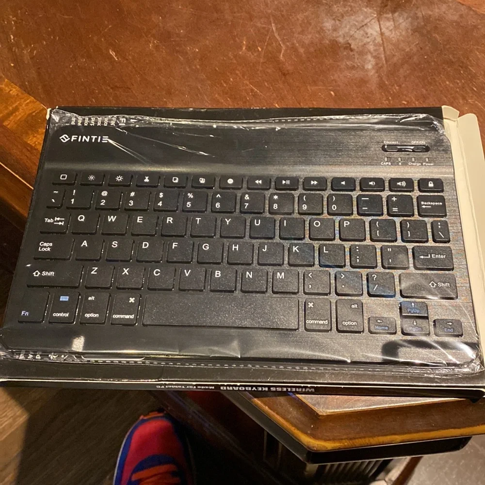 Wireless keyboard for tablets